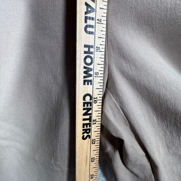 Chicos Capri Pants Tan So Slimming Stretch Travel Career Resortwear Minimalist - Picture 11 of 11